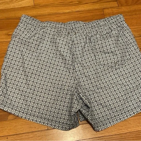 NWOT Lands End Men's Blacand White Swim Shorts - Picture 3 of 7